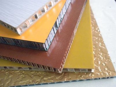 Panel sarang lebah aluminium terbuat dari dua panel tipis